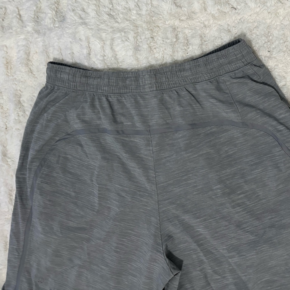LULULEMON ATHLETICA Men's Pace Breaker Gray Athletic Shorts - Picture 7 of 11